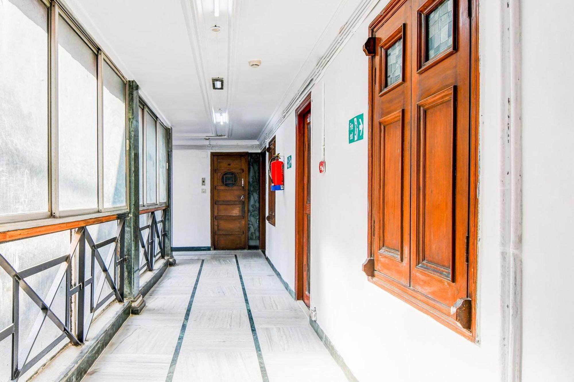 Super Hotel O Lenin Sarani Calcutá Exterior foto